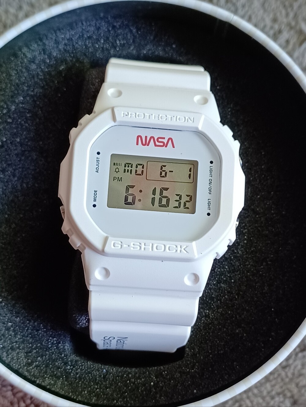 CASIO G-SHOCK - DW5600 NASA